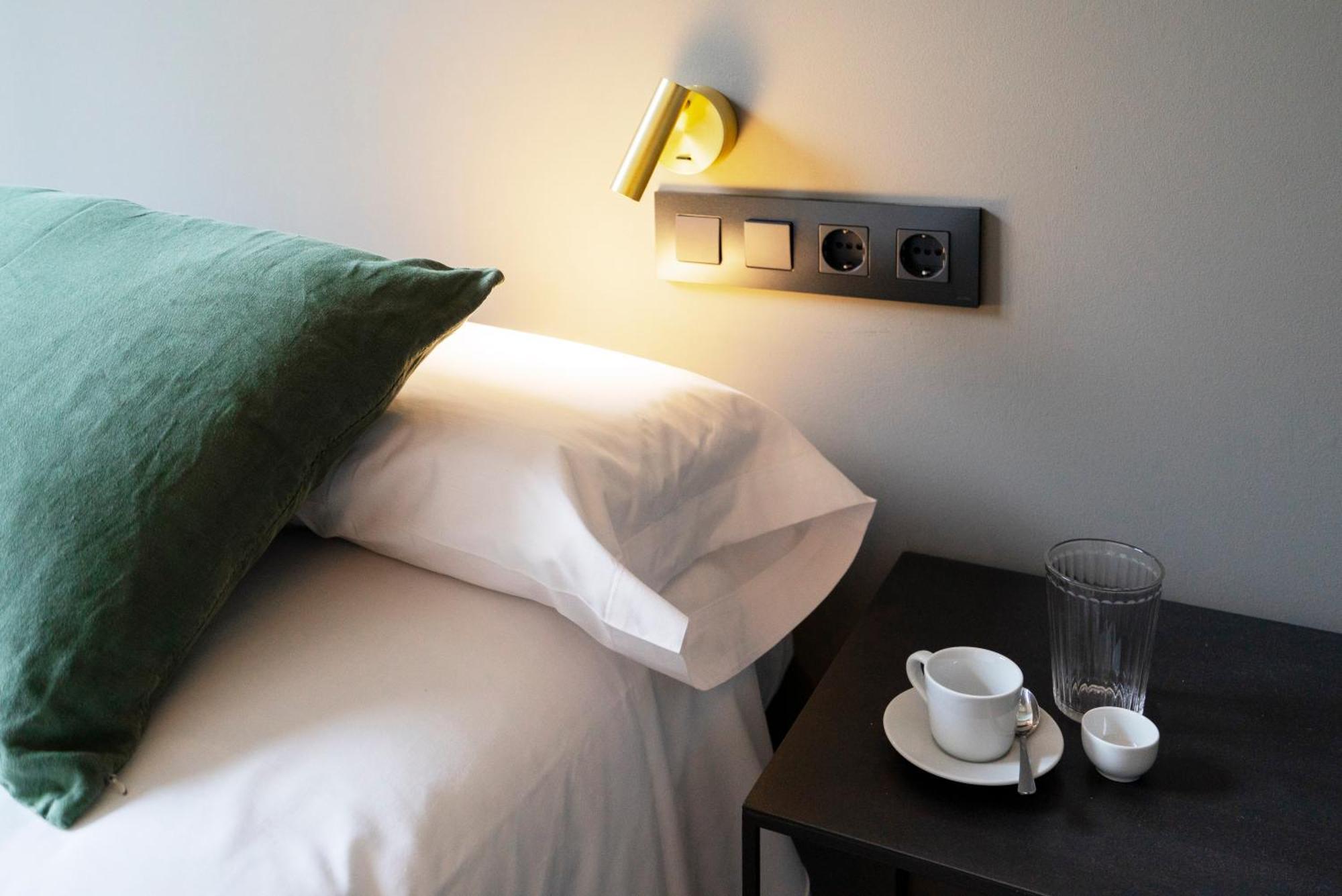 Hostal Porxos Garden バルセロナ エクステリア 写真